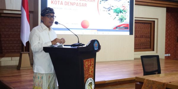Sekda Denpasar, I Gusti Ngurah Eddy Mulya membuka Sosialisasi Pencegahan Maladministrasi di Gedung Sewaka Dharma, Denpasar, Selasa (30/6).