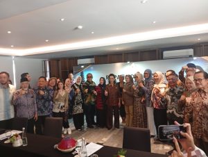 Foto bersama DPD RI usai Rapat dengan Kementerian Koordinator Bidang Perekonomian di Hotel The Meru Sanur, Denpasar, Kamis (2/7).