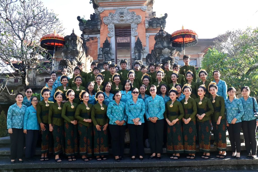 Paduan Suara Kabupaten Tabanan pada Puncak Peringatan Hari Kesatuan Gerak (HKG) PKK ke-54 Tingkat Provinsi Bali Tahun 2026.