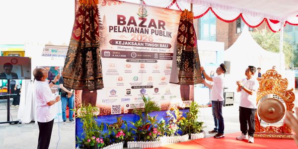 Bazar Pelayanan Publik 2026 Kejaksaan Tinggi Bali di Shelter Kebencanaan Baruna, Pantai Kuta.