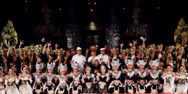 Duta Kota Denpasar pada Utsawa Gong Kebyar Dewasa PKB XLVIII di Panggung Terbuka Ardha Candra, Minggu (5/7).
