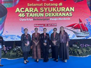 Ketua Dekranasda Kota Denpasar, Ny. Sagung Antari Jaya Negara, didampingi Wakil Ketua Dekranasda Kota Denpasar, Ny. Ayu Kristi Arya Wibawa, serta Wakil Ketua Harian Dekranasda Kota Denpasar, Ny. Gusti Ayu Putu Suwandewi Eddy Mulya, menghadiri Acara Syukuran Hari Ulang Tahun (HUT) Ke-46 Dewan Kerajinan Nasional (Dekranas).