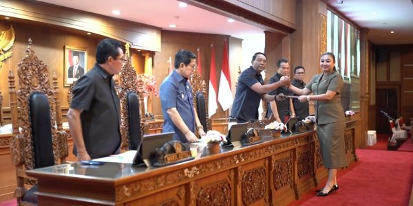 Rapat Paripurna Pandangan Umum Fraksi atas Ranperda Pertanggungjawaban Pelaksanaan APBD 2025, Senin (13/7) di Ruang Sidang Utama Gosana.