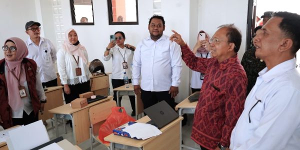 Gubernur Bali Wayan Koster Meninjau Progres Sekolah Rakyat di Karangasem, Senin (13/7).