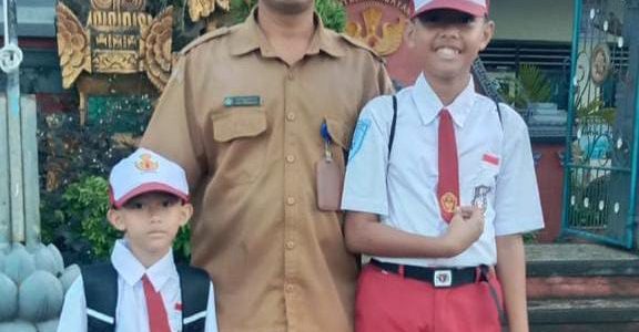 Gerakan Ayah Mengantar Anak di Hari Pertama Sekolah di Klungkung.