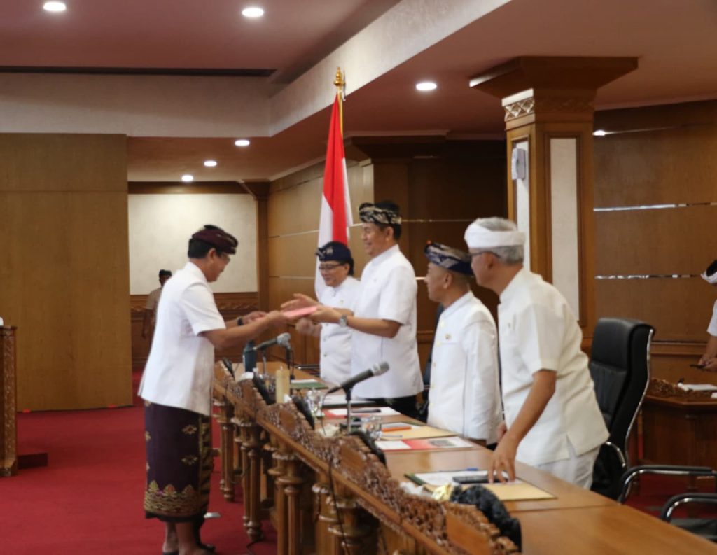 Rapat Paripurna DPRD Provinsi Bali, Selasa (14/7) di Ruang Rapat Uttama.