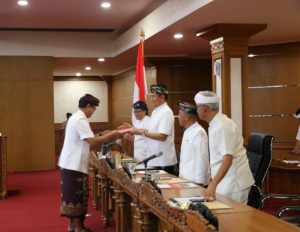 Rapat Paripurna DPRD Provinsi Bali, Selasa (14/7) di Ruang Rapat Uttama.