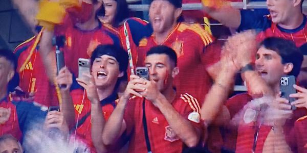 Euforia Sporter Spanyol usai Pertandingan Melawan Prancis.