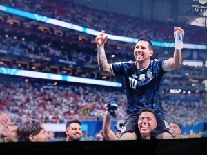 Tim Argentina Merayakan kemenangan atas Inggris di semifinal.