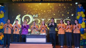 Perayaan Hari Ulang Tahun (HUT) ke-42 Badan Kekeluargaan Fakultas Sastra (BKFS) Universitas Warmadewa, Jumat (17/7).