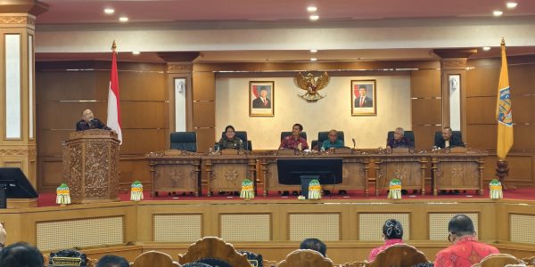 Rapat Paripurna DPRD Provinsi Bali, Senin (20/7) di Ruang Sidang Uttama Kantor DPRD Bali.