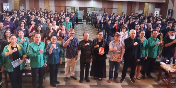 Bedah Buku Marhaenisme di Kampus Mahasaraswati Denpasar, Selasa (21/7).