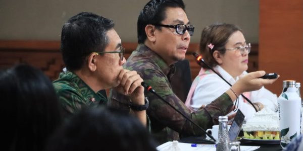 Wakil Wali Kota Denpasar, I Kadek Agus Arya Wibawa saat memimpin Rakor Perlinsos, pada Jumat (24/7) di Ruang Sewaka Mahottama, Graha Sewakadarma, Lumintang, Denpasar.