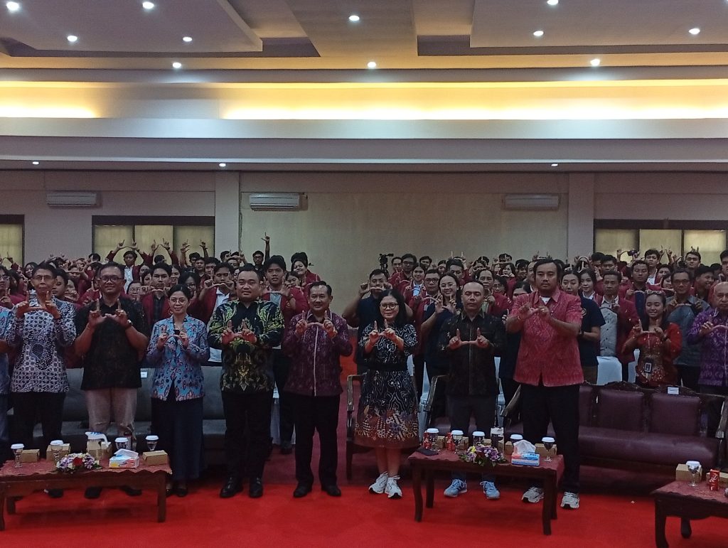 Pembekalan dan Pelepasan Mahasiswa KAT di Auditorium Universitas Ngurah Rai, Denpasar Timur, Sabtu (25/7/2026).
