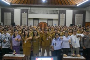 Sekretaris Daerah Kota Denpasar, I Gusti Ngurah Eddy Mulya selaku Ketua Pokja BSAN Kota Denpasar saat memimpin pelaksanaan sosialisasi Budaya Sekolah Aman dan Nyaman (BSAN) bagi kepala sekolah TK/PAUD, SD, dan SMP se-Kota Denpasar di Balai Penjaminan Mutu Pendidikan (BPMP) Provinsi Bali, Senin (27/7).