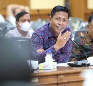 Ketua Komisi III DPRD Badung I Made Ponda Wirawan
