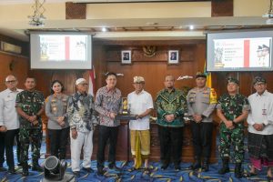 Wali Kota Denpasar, I Gusti Ngurah Jaya Negara bersama Forum Koordinasi Pimpinan Daerah (Forkopimda) Kota Denpasar saat menerima kunjungan kerja Bupati Bangka Barat, Markus didampingi Wakil Bupati Bangka Barat, H. Yus Derahman beserta jajaran Forkopimda Kabupaten Bangka Barat, Provinsi Kepulauan Bangka Belitung di Kantor Walikota Denpasar, Kamis (30/7).