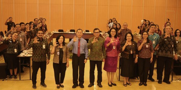 Pemkot Denpasar bersama Kejaksaan Negeri Denpasar dan BPJS Ketenagakerjaan dalam Rapat Forum Kepatuhan Jamsostek di Sanur, Denpasar, Selasa (4/26).