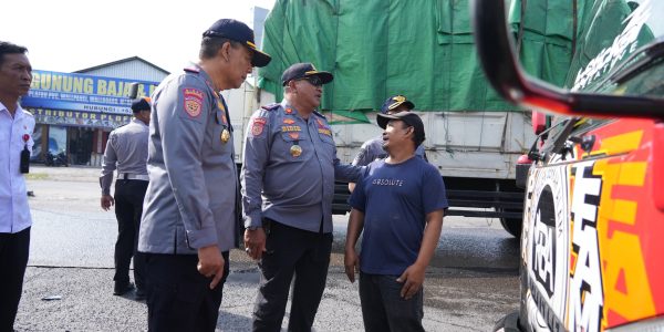 Penertiban Kawasan Terminal Mengwi dari Parkir Truk Liar.