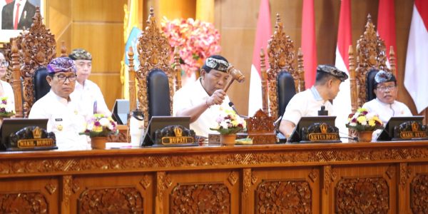 Rapat Paripurna DPRD Kabupaten Badung, Kamis (6/8).
