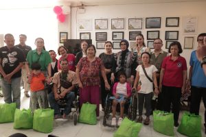 Penasihat I Dharma Wanita Persatuan (DWP) Kementerian Sosial Republik Indonesia, Ny. Fatma Saifullah Yusuf didampingi Ketua GOW Kota Denpasar, Ny. Ayu Kristi Arya Wibawa, Ketua FPPI Kota Denpasar, Mulianingsih dan Kepala Dinas Sosial Kota Denpasar, I Gusti Ayu Laxmy Saraswati dalam acara Pesona Difabel Denpasar, di Graha Nawasena, Sabtu (8/8).