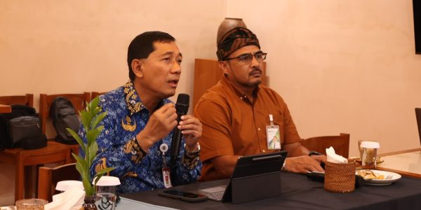 Sekda Kota Denpasar, IGN Eddy Mulya, saat menjadi narasumber Webinar Nasional KORPRI Berbagi dan memaparkan inovasi Sembagi Arutala untuk perlindungan pekerja rentan, Kamis (13/8).