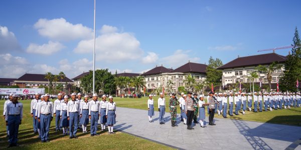 Pasukan Pengibar Bendera Pusaka (Paskibraka) Kabupaten Badung Latihan Jelang 17 Agustus.