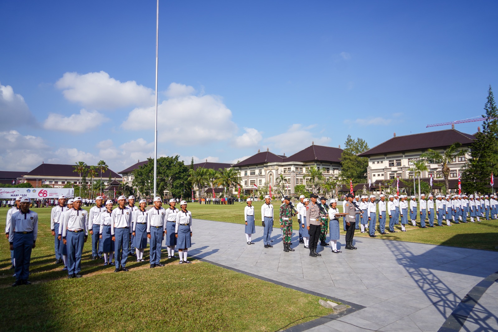 Pasukan Pengibar Bendera Pusaka (Paskibraka) Kabupaten Badung Latihan Jelang 17 Agustus.