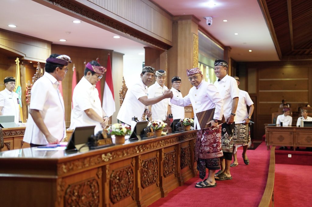 Rapat Paripurna DPRD Kabupaten Badung, Kamis (13/8).