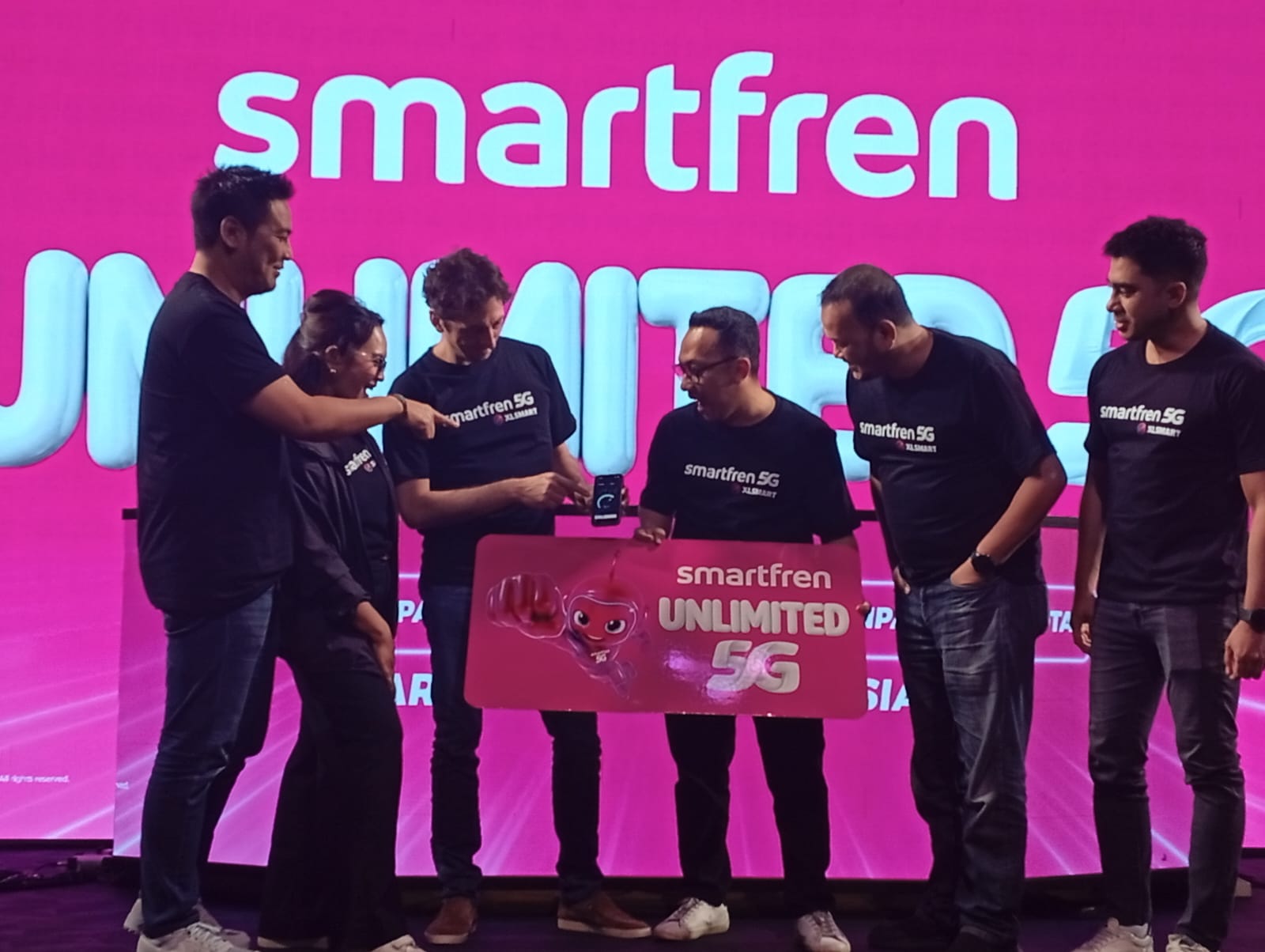 PT XLSMART Telecom Sejahtera Tbk (XLSMART) melalui merek layanan SMARTFREN menghadirkan inovasi Unlimited 5G yang mulai dikenalkan di Pulau Bali saat media update di Kuta Badung Sabtu (15/8/2026)