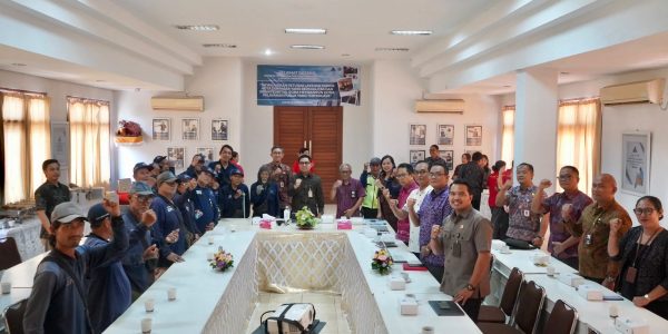 Wakil Wali Kota Denpasar, I Kadek Agus Arya Wibawa saat menghadiri evaluasi Tata Kelola Perusahaandan Digitalisasi di Perumda Bhukti Praja Sewakadarma, Jumat (21/8).