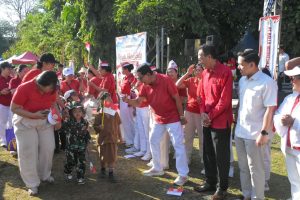 Sekretaris Daerah (Sekda) Kota Denpasar, I Gusti Ngurah Eddy Mulya saat menghadiri sekaligus melepas Parade Kirab Merah Putih Ikatan Guru Taman Kanak-Kanak Indonesia (IGTKI) Kota Denpasar di Lapangan Puputan I Gusti Ngurah Made Agung Denpasar, Minggu (23/8).
