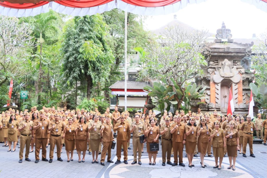 Pelaksanaan Apel sisiplin di Lingkungan Setda Kota Denpasar, Senin (24/8).