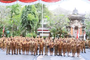 Pelaksanaan Apel sisiplin di Lingkungan Setda Kota Denpasar, Senin (24/8).
