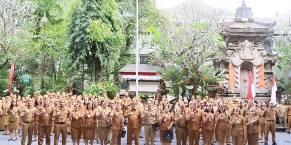Pelaksanaan Apel sisiplin di Lingkungan Setda Kota Denpasar, Senin (24/8).