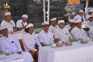 Wali Kota Denpasar, I Gusti Ngurah Jaya Negara saat menghadiri Upacara Pujawali Jelih di Pura Panti Pasek Gaduh Sesetan, bertepatan dengan Buda Kliwon Wuku Matal, Rabu (26/8).