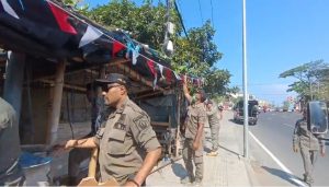 Satpol PP Kabupaten Badung saat Membongkar Bangunan Liar di Kerobokan.
