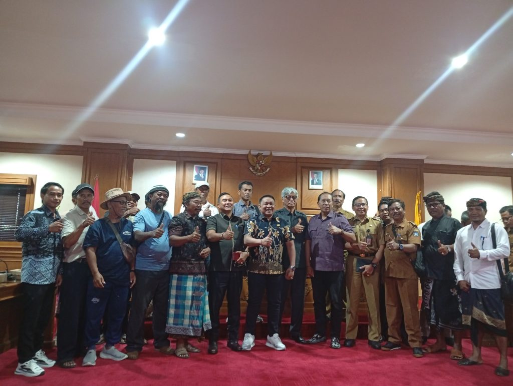 Komisi I DPRD Kabupaten Badung bersama Tokoh Masyarakat Munggu dan Para Pekaseh Subak.