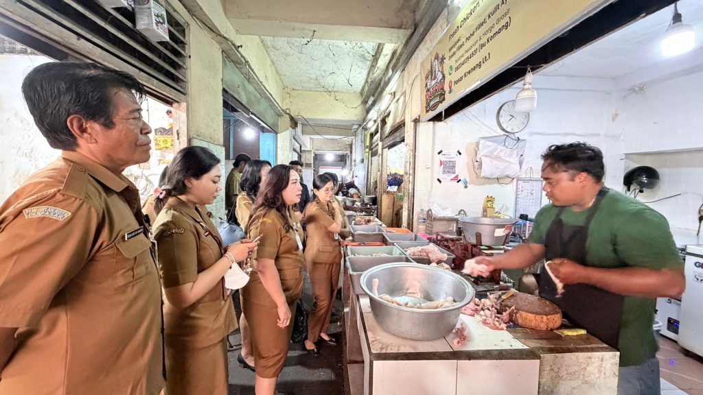 Pemantauan stok dan harga pangan di Pasar Kreneng, Denpasar.
