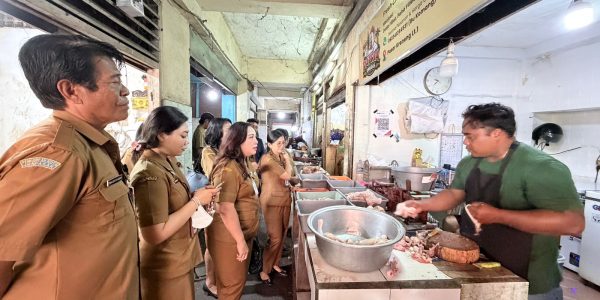 Pemantauan stok dan harga pangan di Pasar Kreneng, Denpasar.