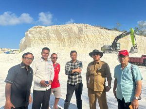 Panitia Khusus Tata Ruang, Aset, dan Perizinan (Pansus TRAP) DPRD Provinsi Bali sidak aktivitas pertambangan di kawasan Kampial, Nusa Dua, Badung.