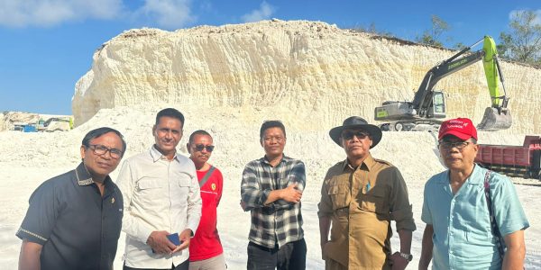 Panitia Khusus Tata Ruang, Aset, dan Perizinan (Pansus TRAP) DPRD Provinsi Bali sidak aktivitas pertambangan di kawasan Kampial, Nusa Dua, Badung.