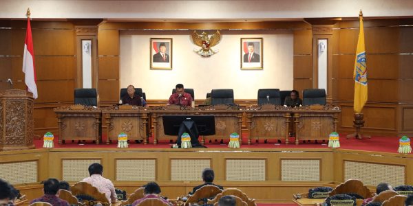 Rapat Paripurna DPRD Provinsi Bali, Senin (7/9).