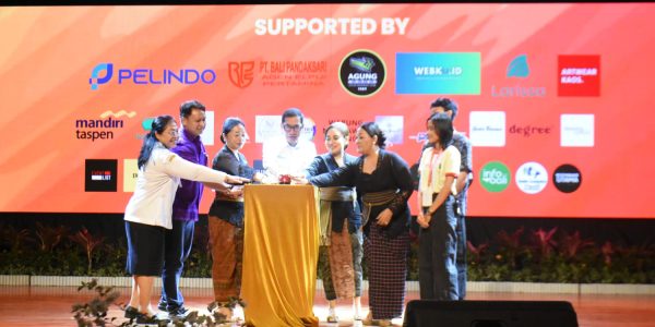 Sekda Kota Denpasar I Gusti Ngurah Eddy Mulia membuka YOUNITE Festival Volume 1 di Gedung DNA Lumintang, Rabu (9/9).