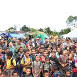 Wali Kota Denpasar I Gusti Ngurah Jaya Negara menyerahkan bantuan bagi masyarakat terdampak gempa bumi di Kabupaten Manggarai, NTT, Jumat (11/9).