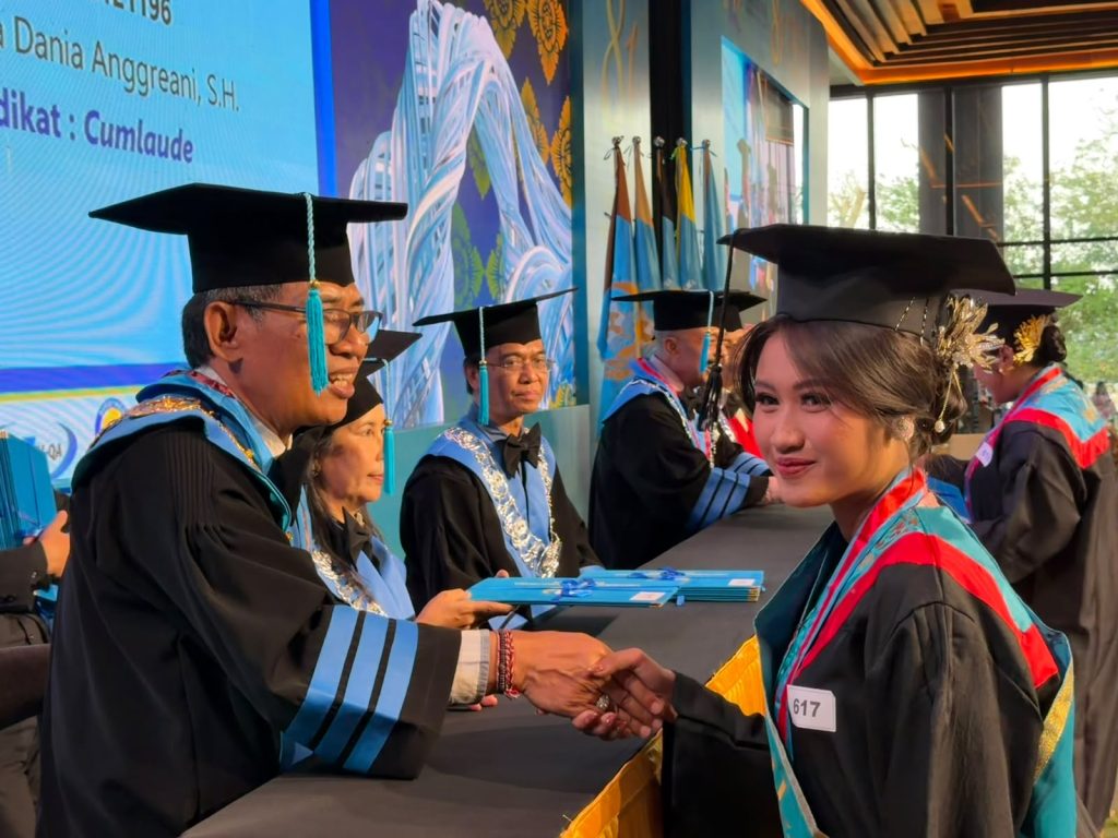 Wisuda ke-81 periode September 2026 Universitas Warmadewa (Unwar) di The Meru, Sanur, Sabtu (12-9).